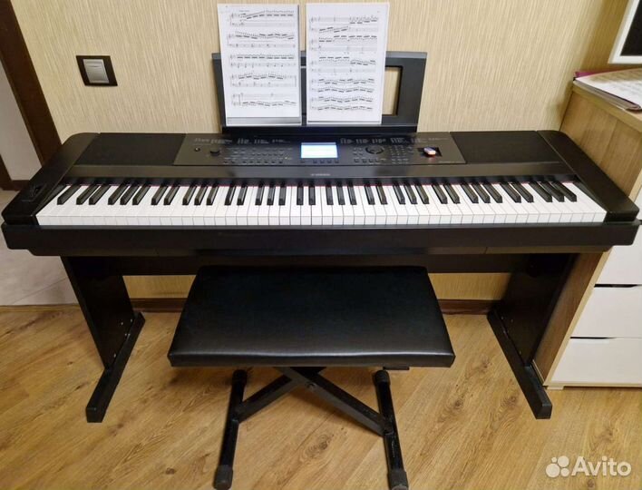 Цифровое пианино Yamaha DGX-660 + банкетка