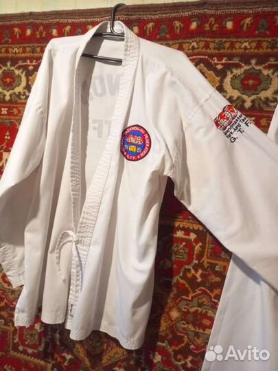 Спортивный костюм для тхеквондо