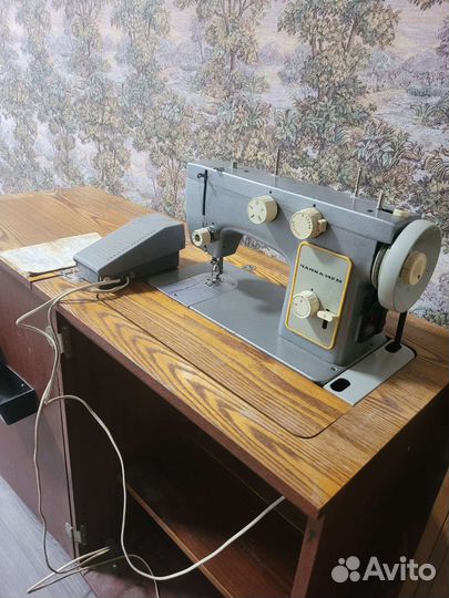 Швейная машинка чайка 142м