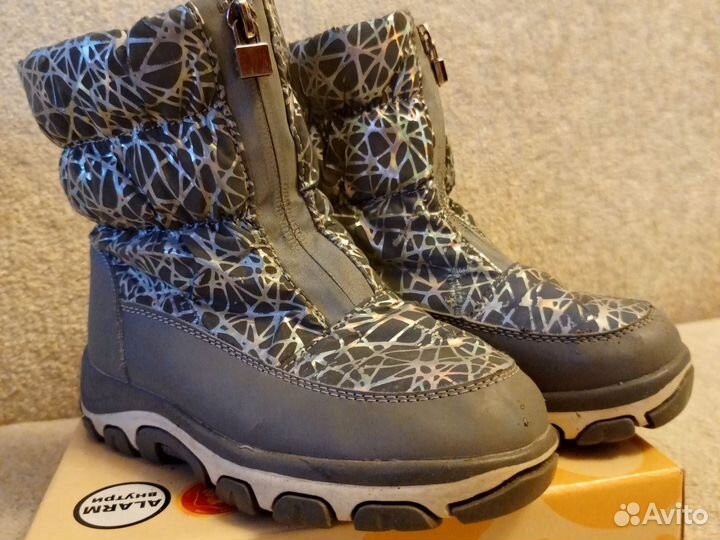 Продам зимние ботинки для девочки размер 29