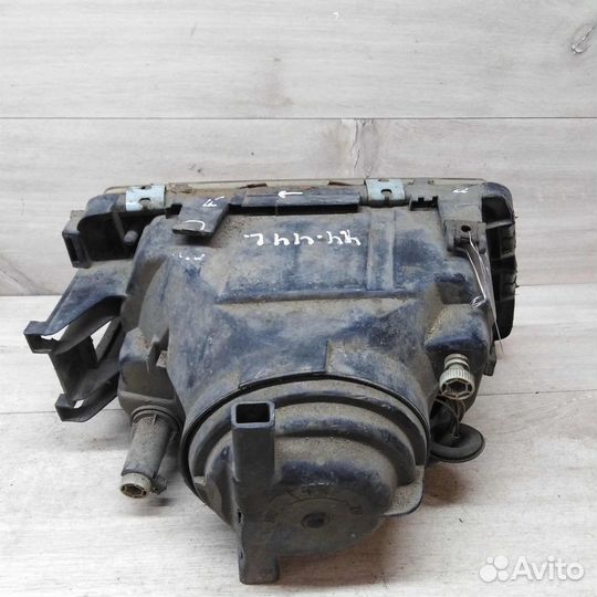 Фара левая Audi 100 C3 дефект стекла