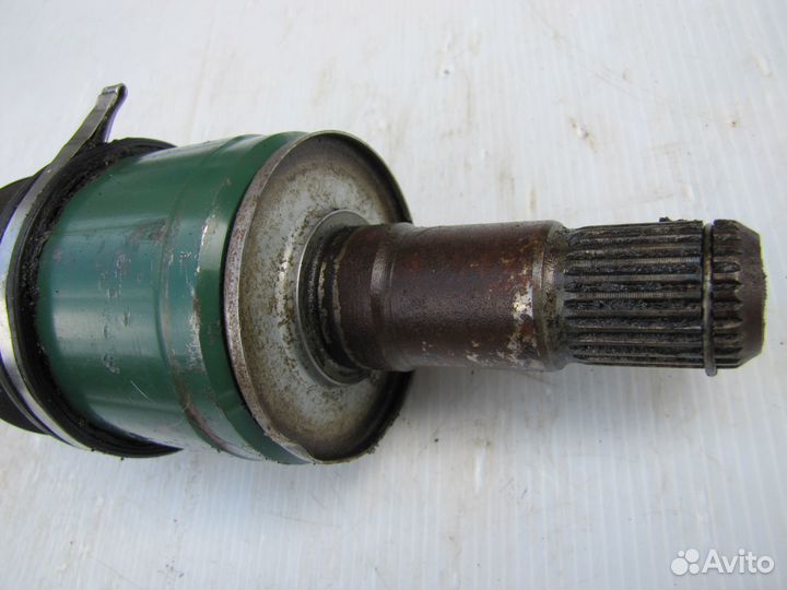 Mitsubishi Pajero полуось левая передняя