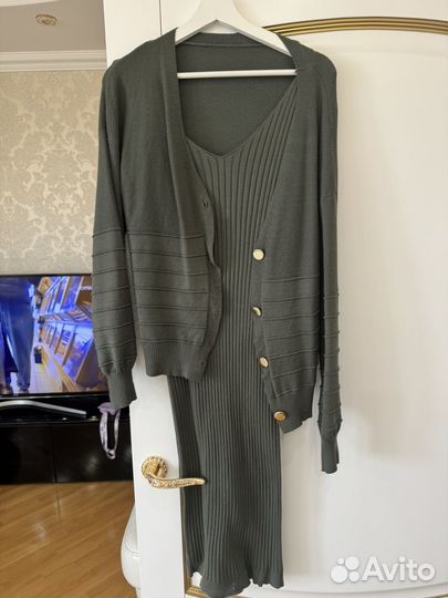 Вязаное платье с кофтой