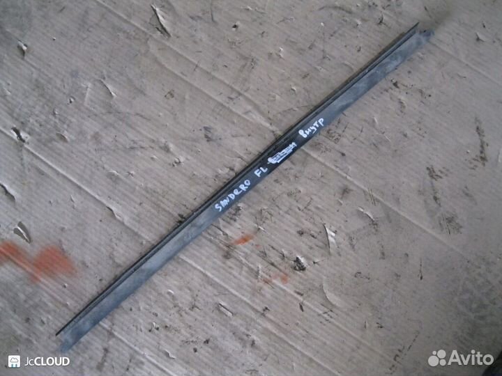 Молдинг стекла на renault sandero BS11, BS12, BS1Y