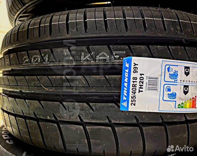 Triangle Sports TH201 255/40 R18 99Z