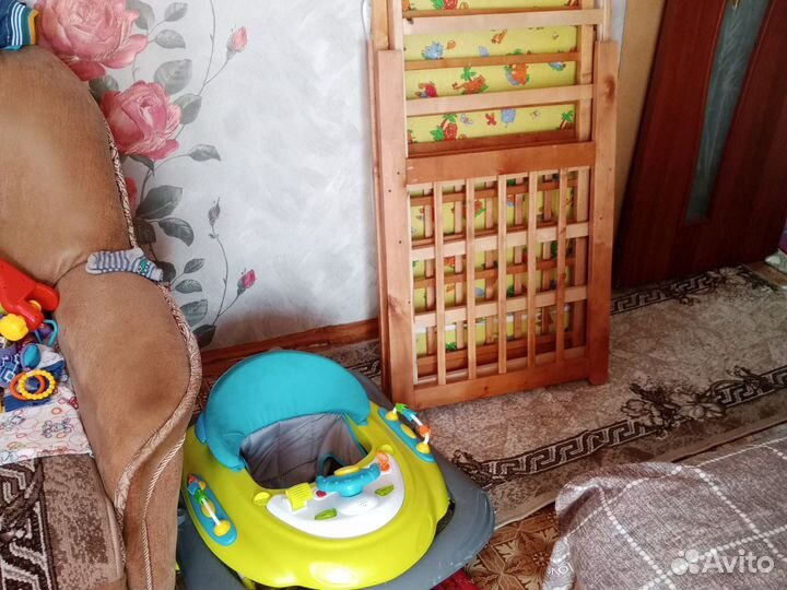 Детская кроватка