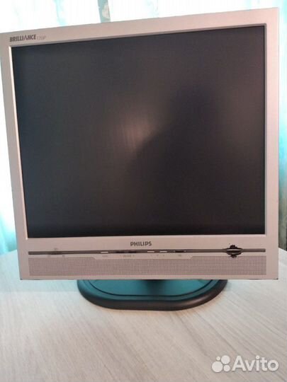 Монитор Philips квадратный