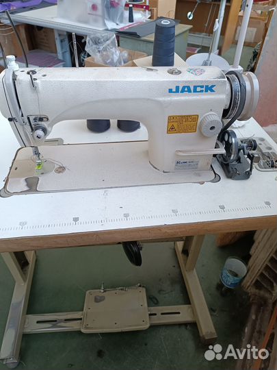 Прямострочная швейная машина jack