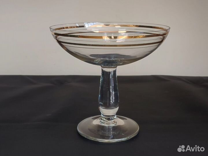 Ваза Конфетница стеклянная с золотыми отводами