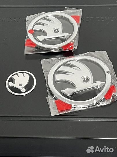 Skoda fabia rоomster обновленный логотипы