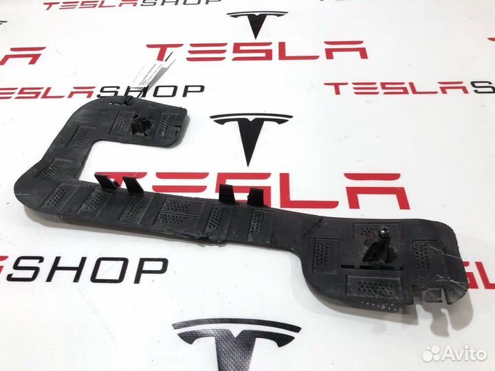 Кронштейн крепления фары противотуманной левой