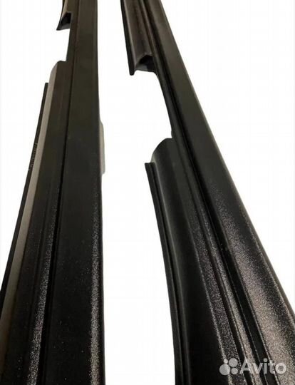 Накладки на пороги приора ваз 2110,11,12. комплек