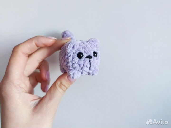 Вязаная игрушка котик