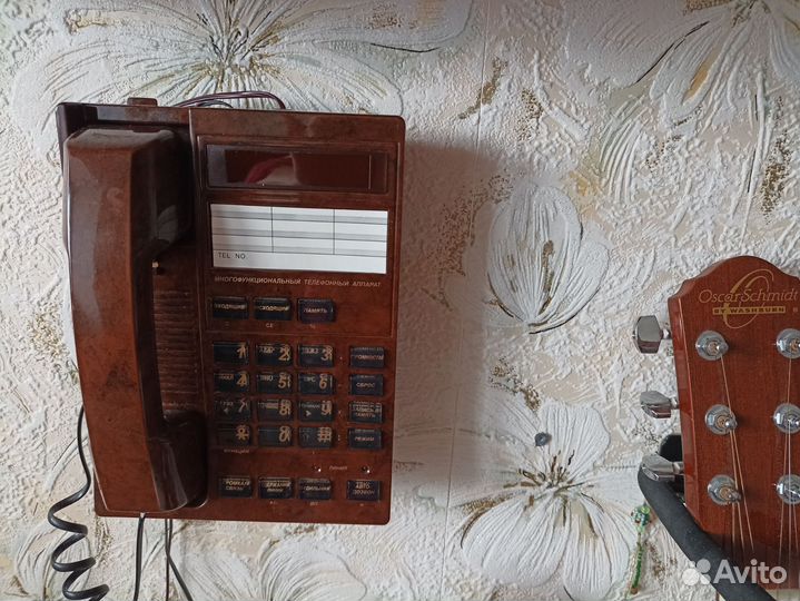 Телефон с определителем номера и будильником