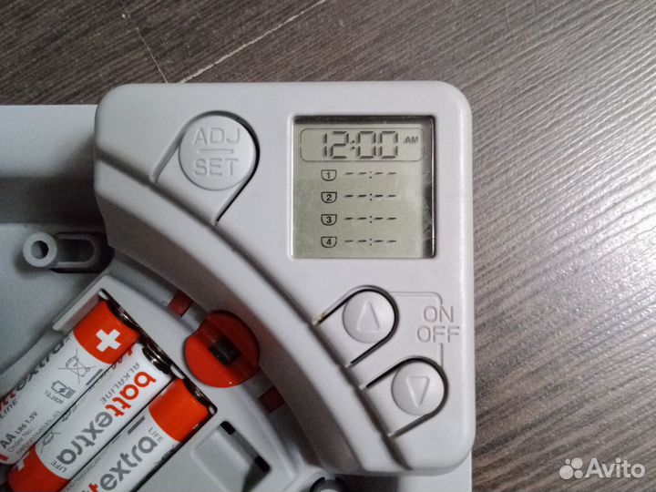 Автоматическая кормушка для кошек с таймером