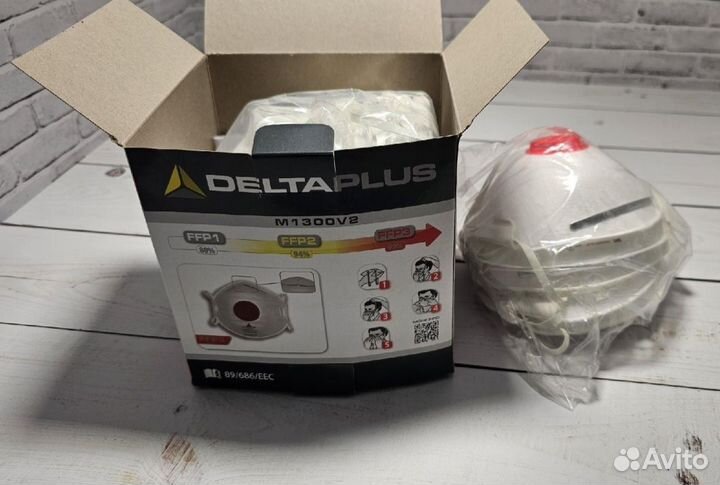 Маска респиратор с клапаном новые 15шт