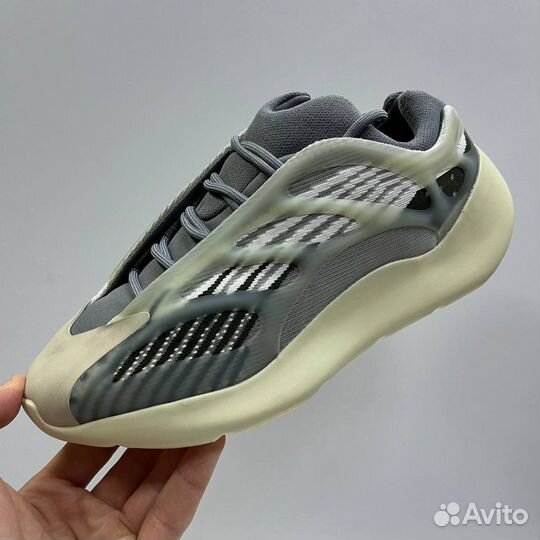 Мужские кроссовки Adidas Yeezy boost 700 v3