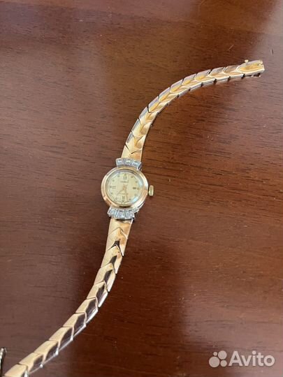 Часы золотые с бриллиантами и браслетом