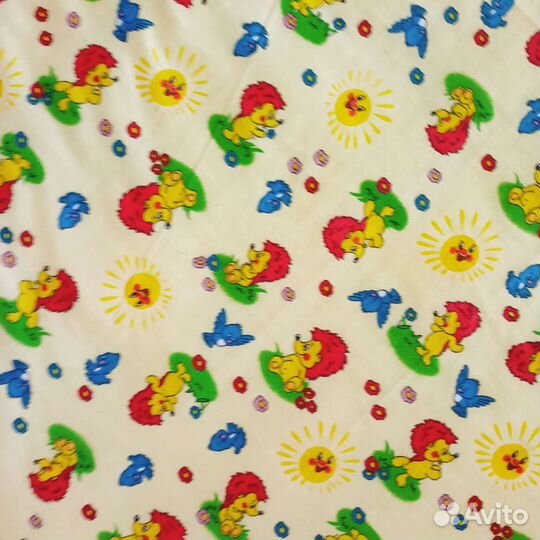 Детская кроватка с маятником и ящиком