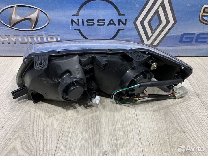 Фара Nissan almera classic B10 Прав