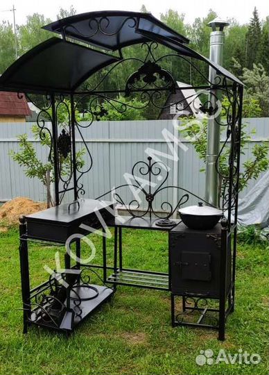 Мангал с крышей