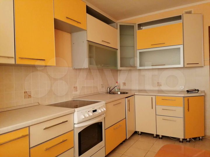 2-к. квартира, 80 м², 1/10 эт.