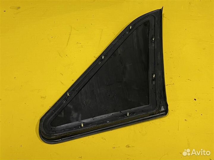 Стекло кузовное глухое левое #: 2835 Volkswagen P