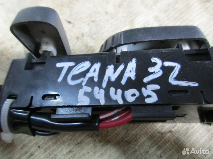 Кнопка регулировки сидения правая Nissan Teana J32