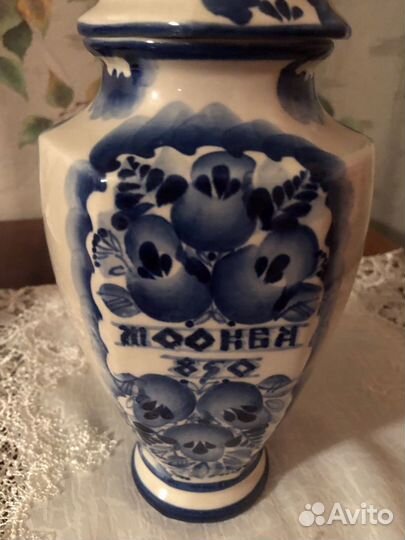 Ваза с крышкой Гжель