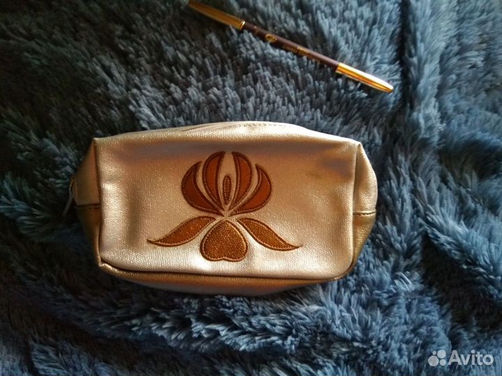 Косметички Sisley, Guerlain и сумочки брендов