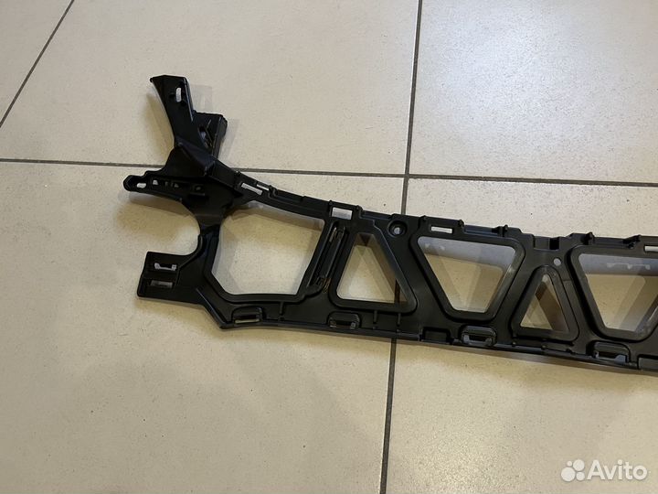 Центральный скелет верхний Mercedes W212 AMG рест