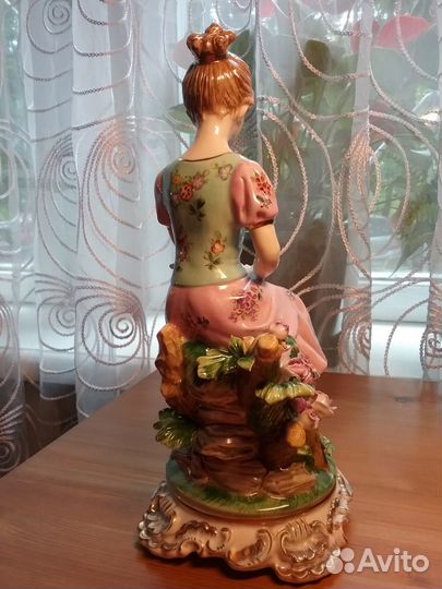 Старинная статуэтка