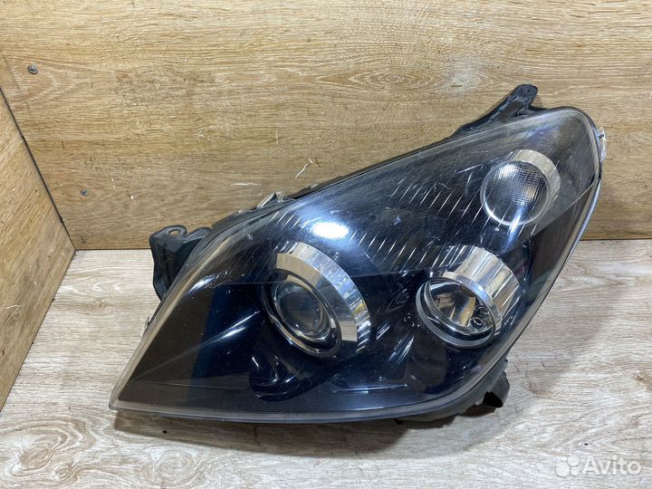 Фара левая Opel Astra H адаптивная 142574