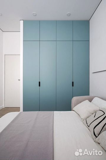 Встраиваемые шкафы с гладкими фасадами на заказ