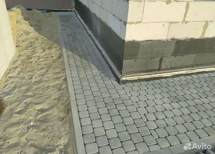 Заливка фундамента, отмостка вокруг дома