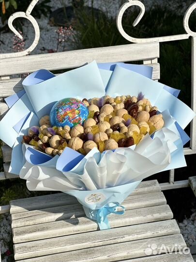 Букет на 1 сентября из сухофруктов орехов