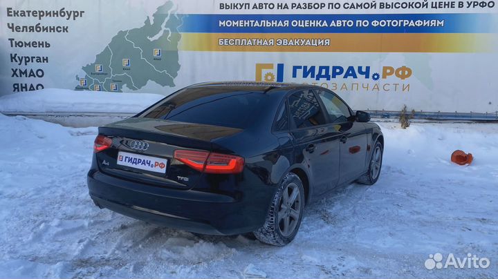 Крючок капота Audi A4 (B8) 8T0823480