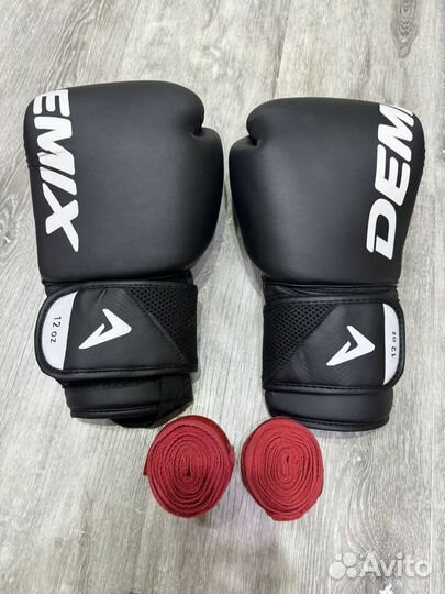 Боксерские перчатки,бинты