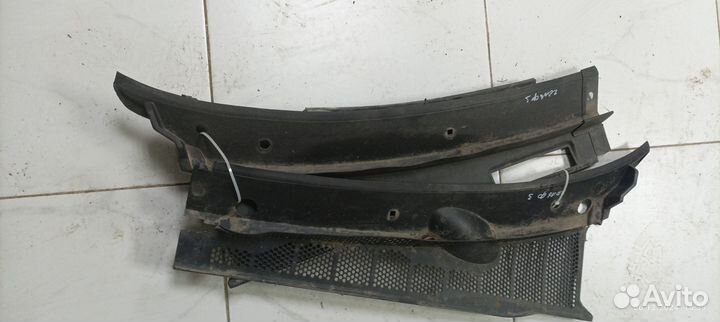 Накладка жабо (дождевик) Volkswagen Golf 3 Б/У