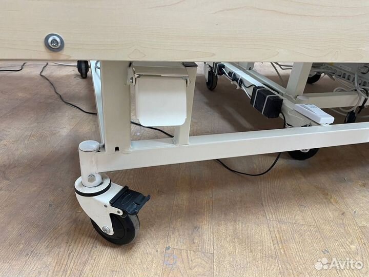 Медицинская электрическая кровать и инвалидное кре