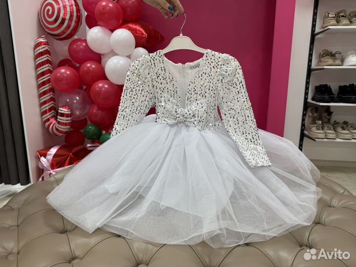 Нарядное платье снежинки 110 новое