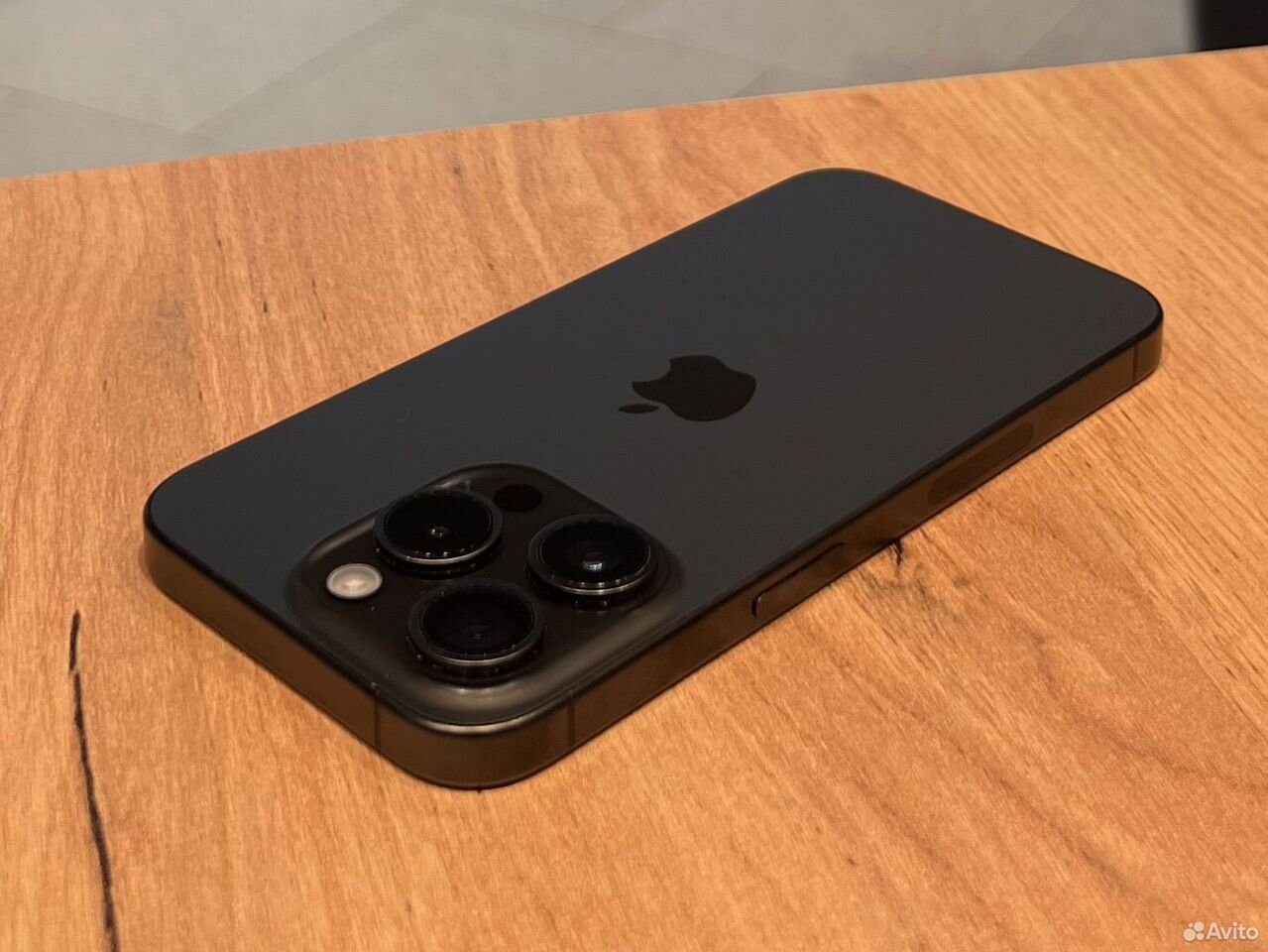 iPhone 15 Pro, 256 ГБ, eSIM