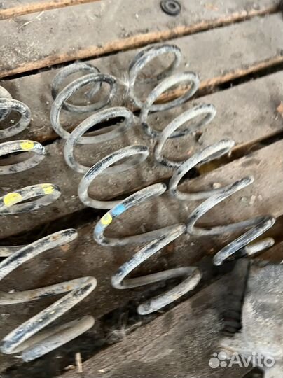 Пружина задняя Peugeot 307 бу