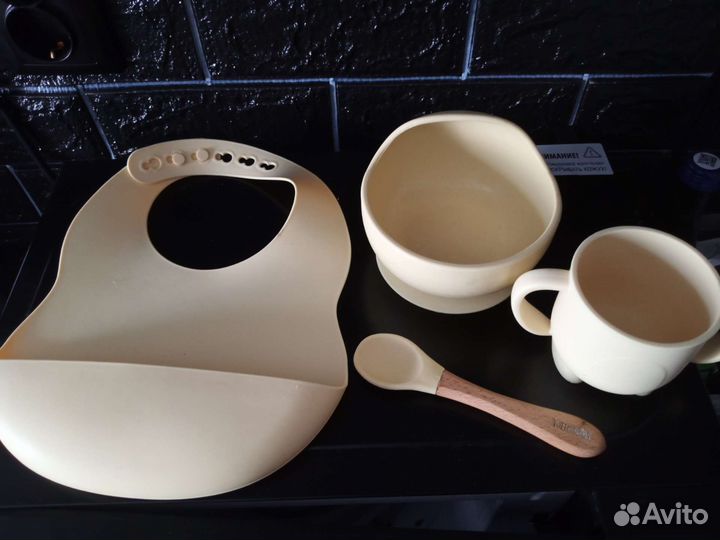 Набор силиконовой детской посуды из 4 предметов