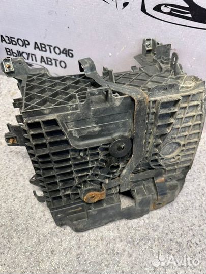 Площадка аккумулятора Renault Fluence 1