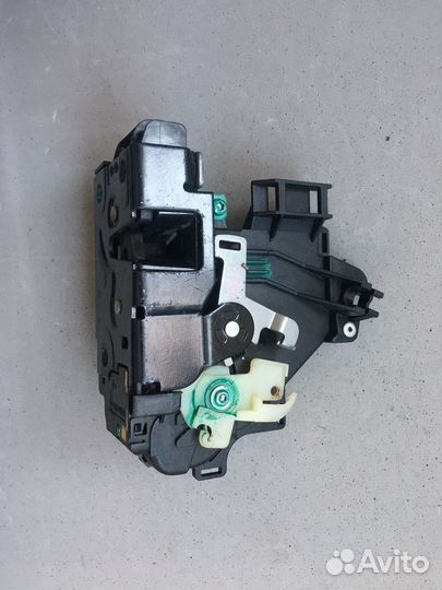 Замок двери Фольксваген Транспортёр Т5