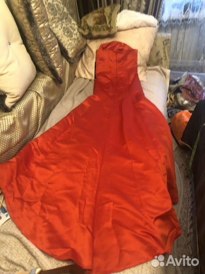 Платье вечернее со шлейфом