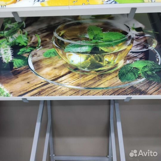 Стол кухонный