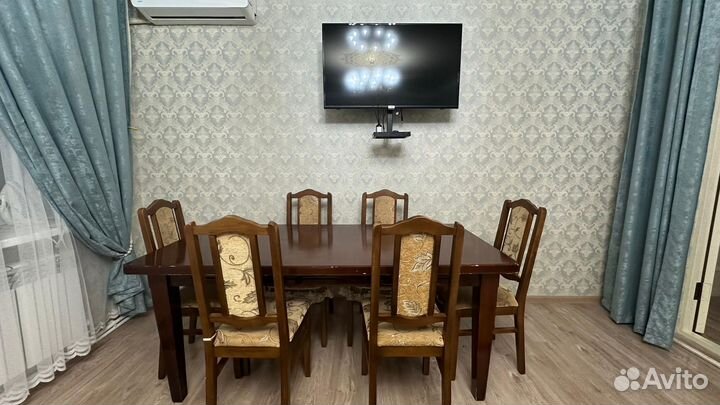 Стол и стулья