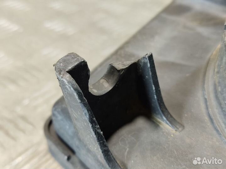 Резонатор воздушного фильтра Nissan Maxima a32